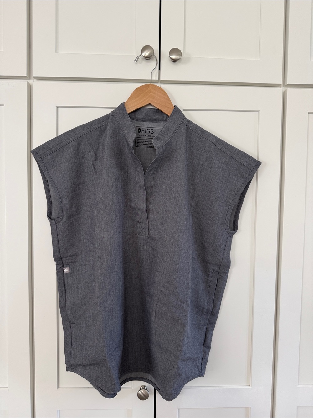 FIGS Charcoal Gray Short-Sleeve Women's Rafaela Scrub Top